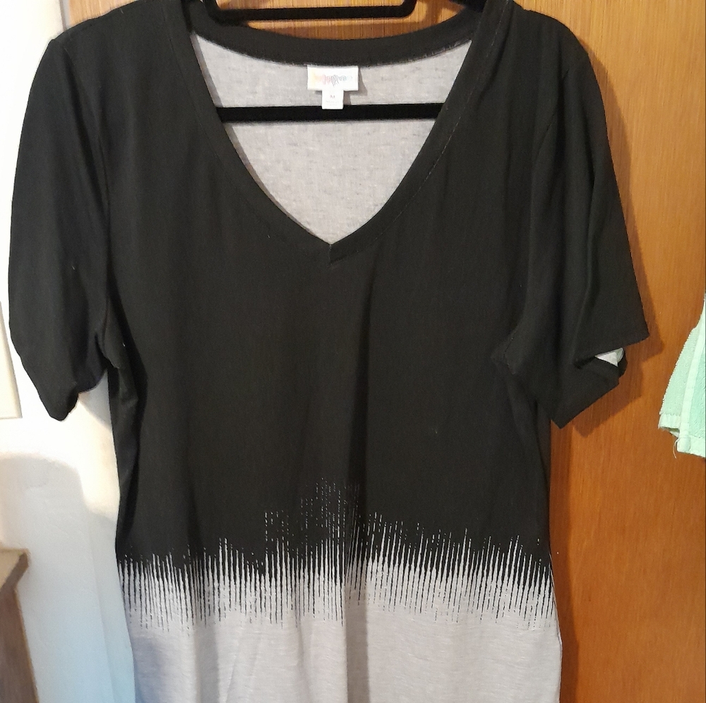 Lularoe Iris top sz Med NWOT/Never Worn.